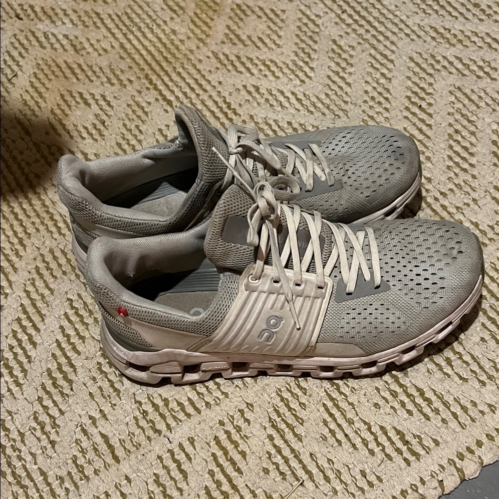 On Running women’s  Light Gray Athletic Shoes